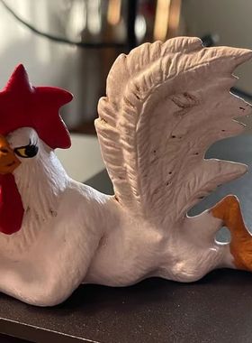 家居桌面创意趣味装饰摆件趴着的大公鸡树脂工艺品雕塑摆件