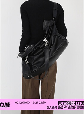 简着 /原创 赛司褶皱感街头斜挎包 黑色大容量单肩短途旅行包包