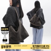 简着26SS新品 原创佐尔马灰褐米钉装 饰hobo包通勤托特包斜挎单肩包