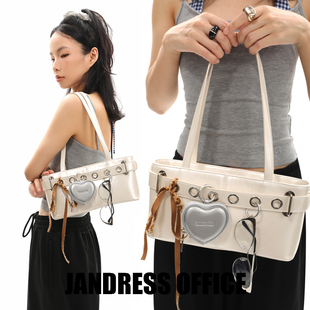 想挂什么挂什么 原创 珠光白银多孔打洞腋下包 春夏新品 简着25SS