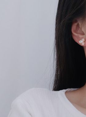 【LH】6mm天然珍珠耳钉-三角梅款14k注金工艺防过敏材质小巧耳饰