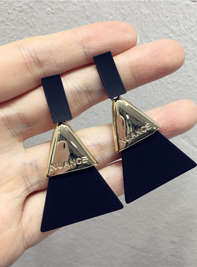 欧美夸张简约休闲黑色烤漆金属未镶嵌三角形几何S925银针耳钉耳坠