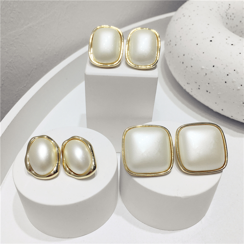 人造珍珠金属边几何耳钉