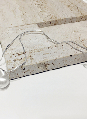 银色拉丝立体腰果造型短款项链