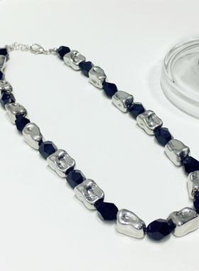 2025春夏新款气质优雅个性黑色不规则金属方块几何项链锁骨链颈饰