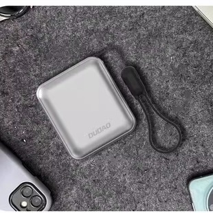 独到自带线充电宝1万毫安 迷你便携 22.5W快充苹果安卓通用