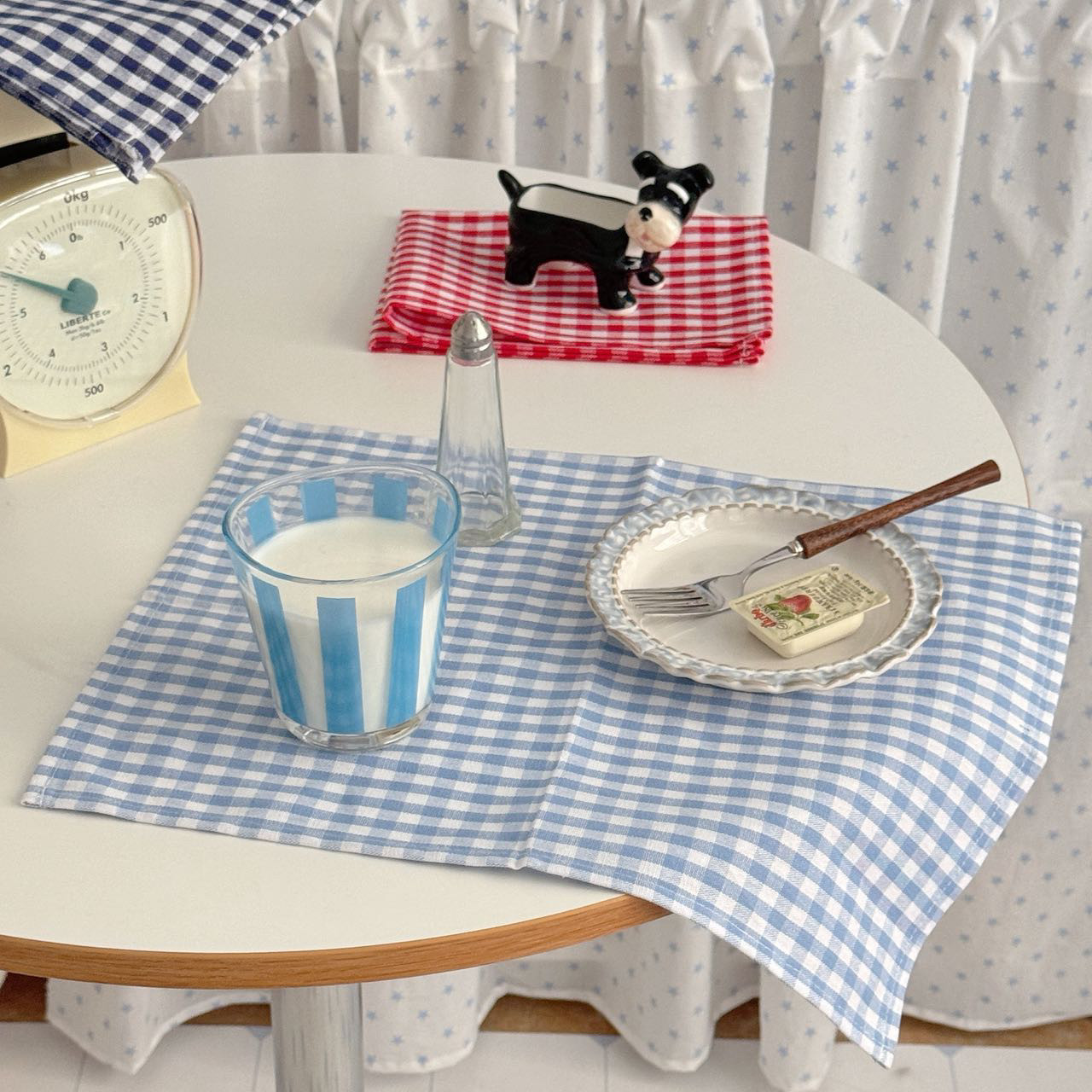 ins风红白格子布艺餐垫简约餐桌隔热垫拍照道具装饰背景厨房餐巾