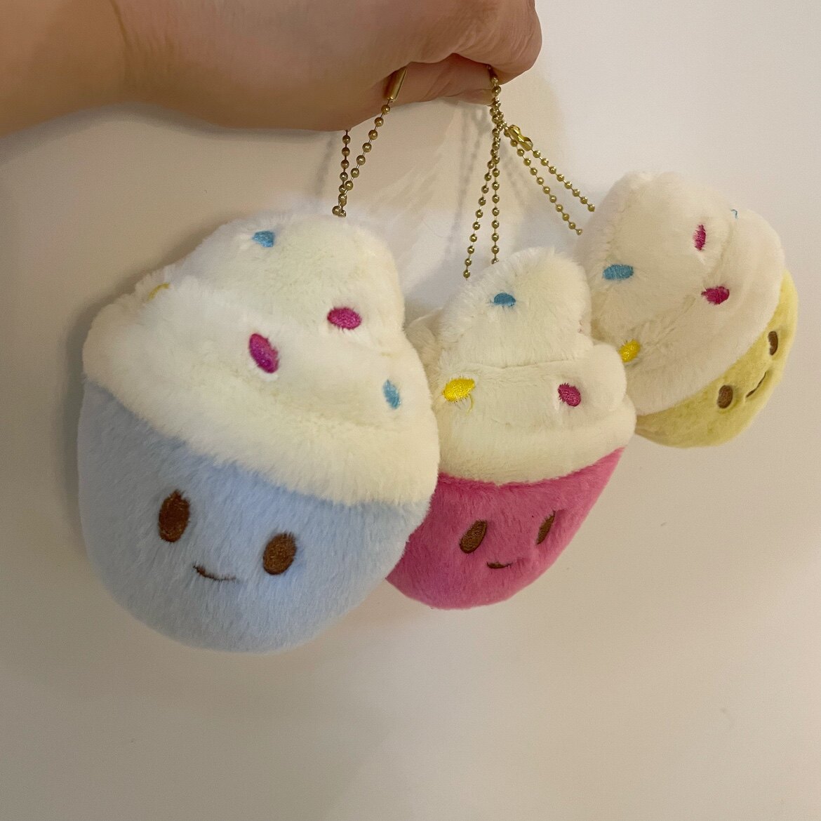 可爱雪糕甜筒三色挂件微笑表情冰淇淋毛绒公仔钥匙扣挂饰挂件