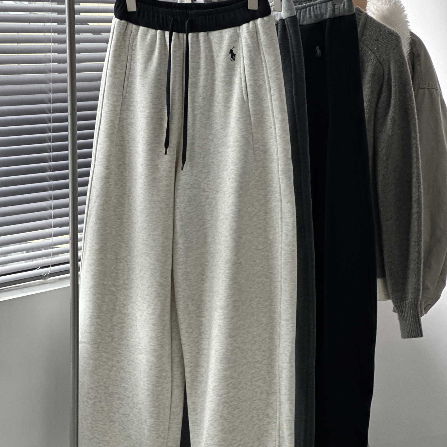 欧货韩系抽绳撞色拼接阔腿弯刀卫裤女婴儿绒宽松慵懒保暖休闲长裤