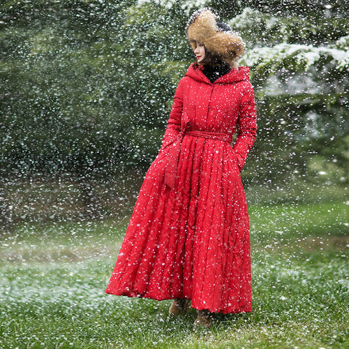 冬季大码裙摆90绒女红色羽绒服胖mm保暖防水连帽收腰加长200斤潮