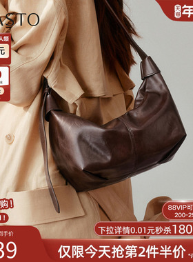 百思图2025冬季商场新款腋下饺子包hobo包生日礼物女包TY074DX5