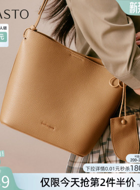 百思图春秋商场新款时尚设计水桶包高级质感通勤单肩包女TY030CX5