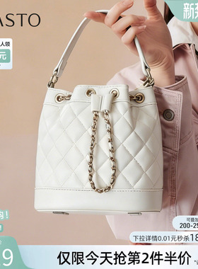 百思图26春商场新款菱格链条包小香风水桶包单肩斜挎女包TY076AX6