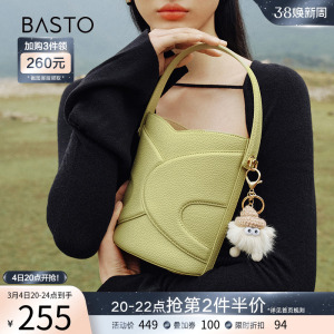 百思图2024夏商场新款可爱玩偶手提水桶小包单肩斜挎包女X3287BX4