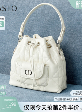 百思图2026春季新款时尚mini水桶包简约通勤单肩斜挎包女TY071AX6