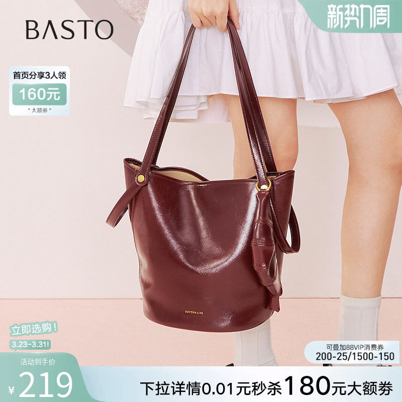 百思图春商场新款简约大容量红色水桶包单肩斜挎包女X3658AX5