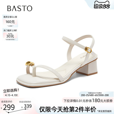 百思图2026夏季一字带粗跟凉鞋