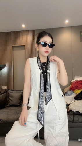 欧货亚麻西装马甲女2026春夏新款复古老钱风叠穿坎肩丝巾领薄
