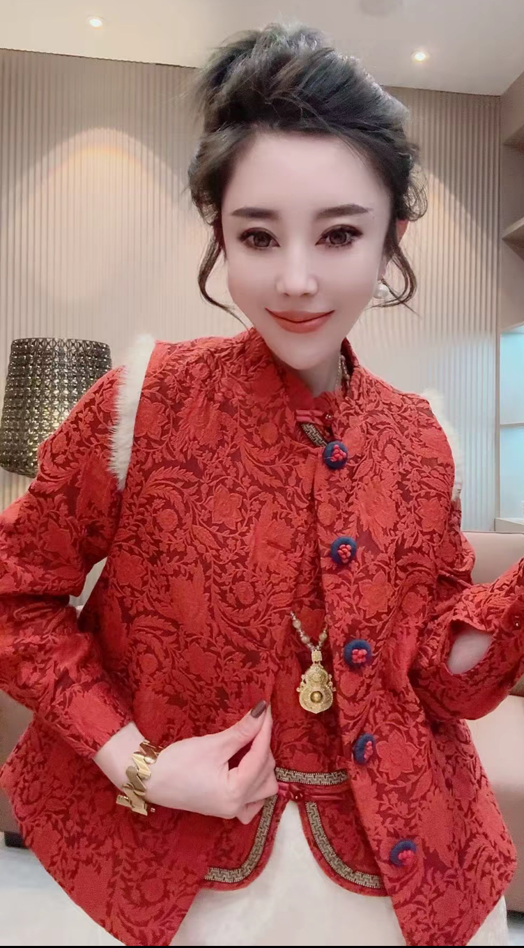 冬季新春红浮雕提花毛毛拼接款马甲R气质百搭设计感时尚复古女装
