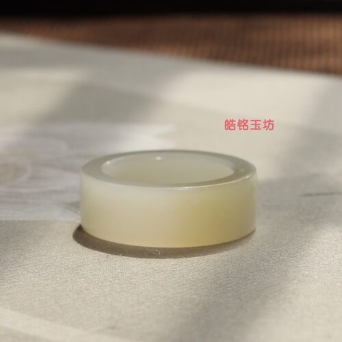 和田玉浅糖白素面戒指12号带证