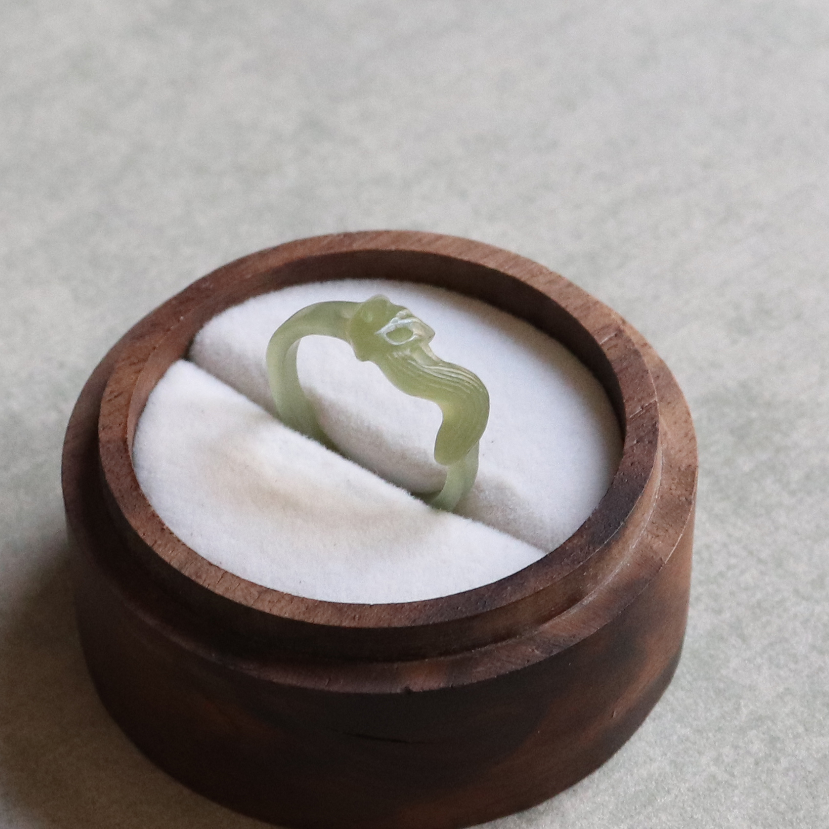 和田玉九尾狐戒指简约镂空