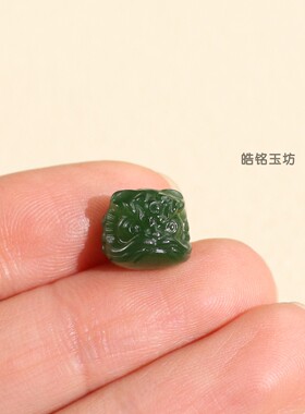 和田玉碧玉醒狮手串配珠辣绿