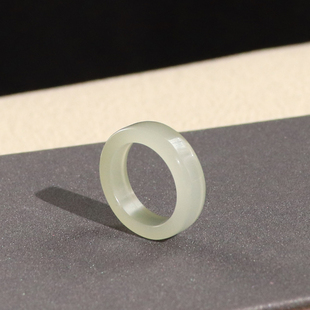 和田玉冰晴戒指12号 直切款冰底浅绿色玉石指环圆形素面戒子