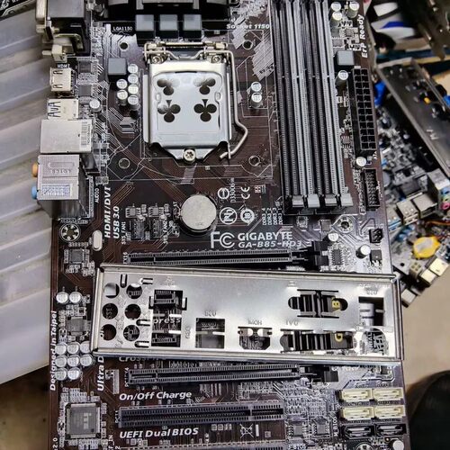 议价GA-B85-HD3主板 挡板 测试