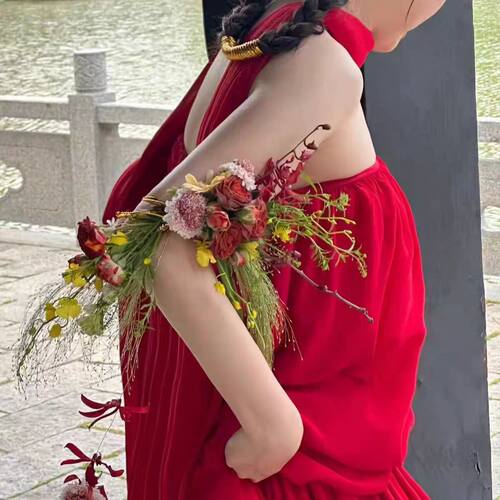新娘领证拍照花艺高级感臂花装饰