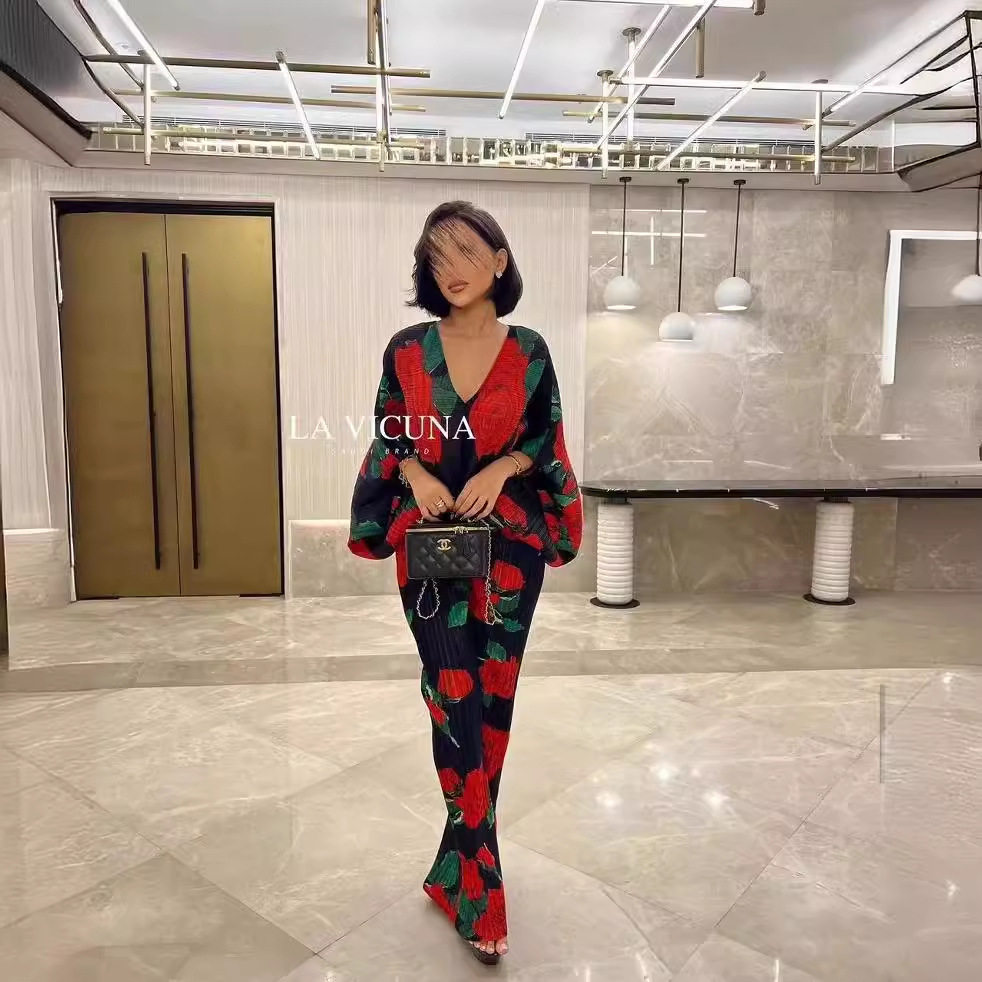 褶皱蝙蝠袖连衣裙女秋款洋气宽松印花v领度假长裙优质日韩新潮