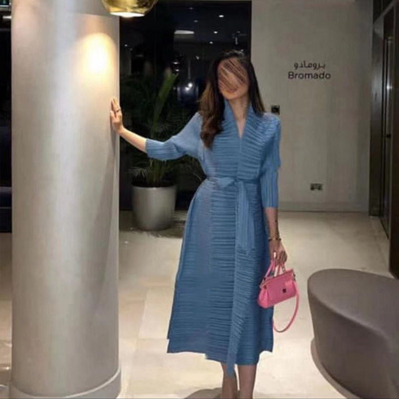 纯色流苏连衣裙春夏新款系带别致小众设计感褶皱裙v领裙子女优质