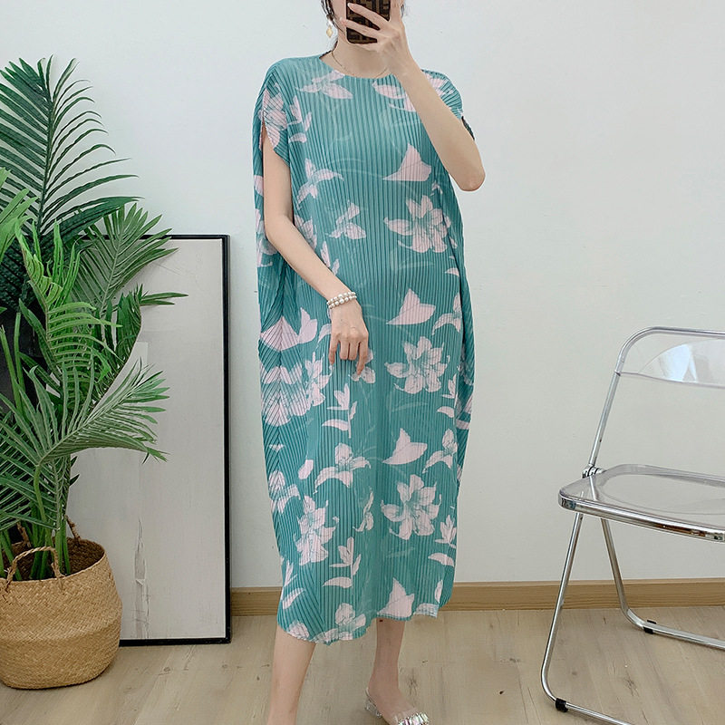 百合褶皱碎花连衣裙夏新款女圆领不规则包袖宽松大码压褶洋装优质