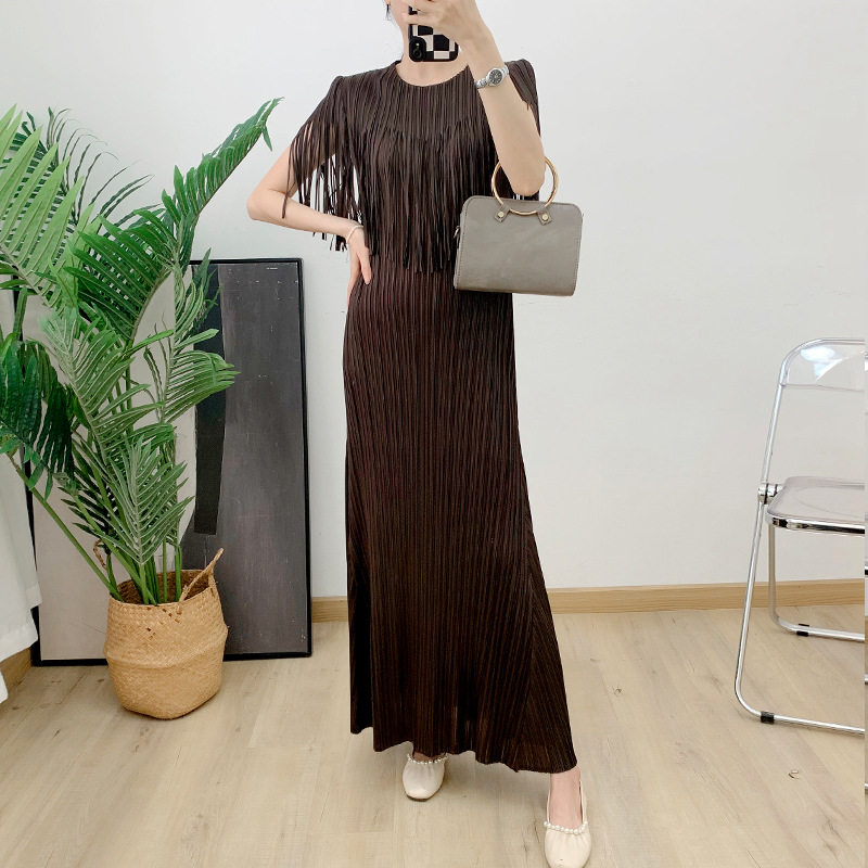 纯色褶皱连衣裙夏季时尚显瘦感流苏长裙弹力大码女装裙子优质日韩