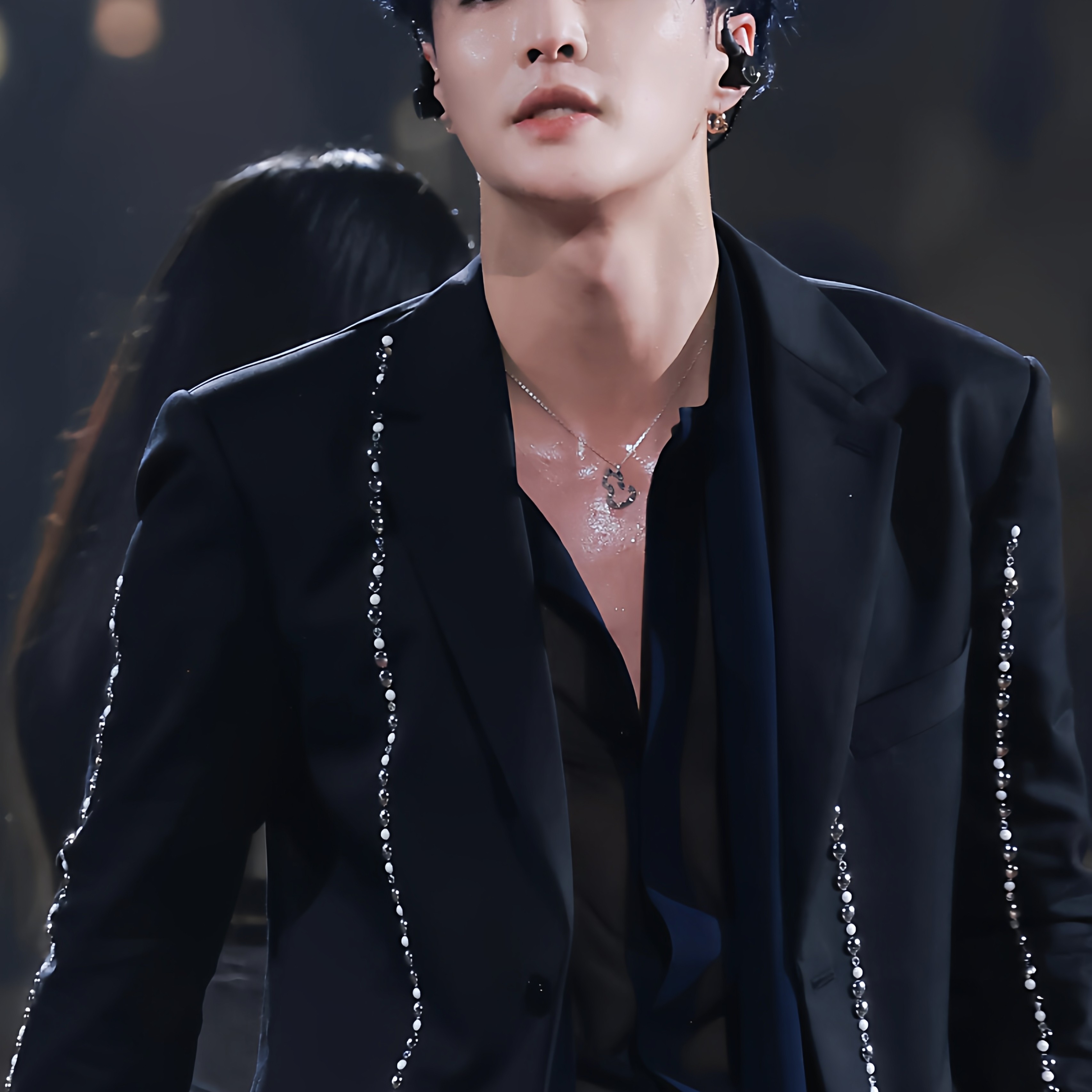 张艺兴同款黑色高级感金属柳钉钉珠西装韩版休闲潮流痞帅男士西服