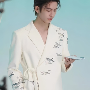 高级感新中式 张凌赫同款 男士 白色西装 刺绣束绳道袍休闲西服潮 韩版