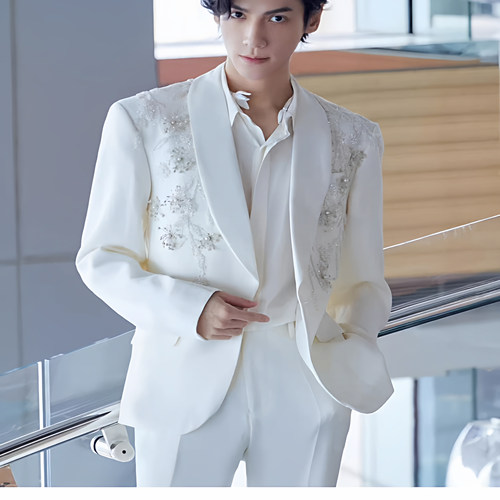 罗云熙同款白色手工串珠西装