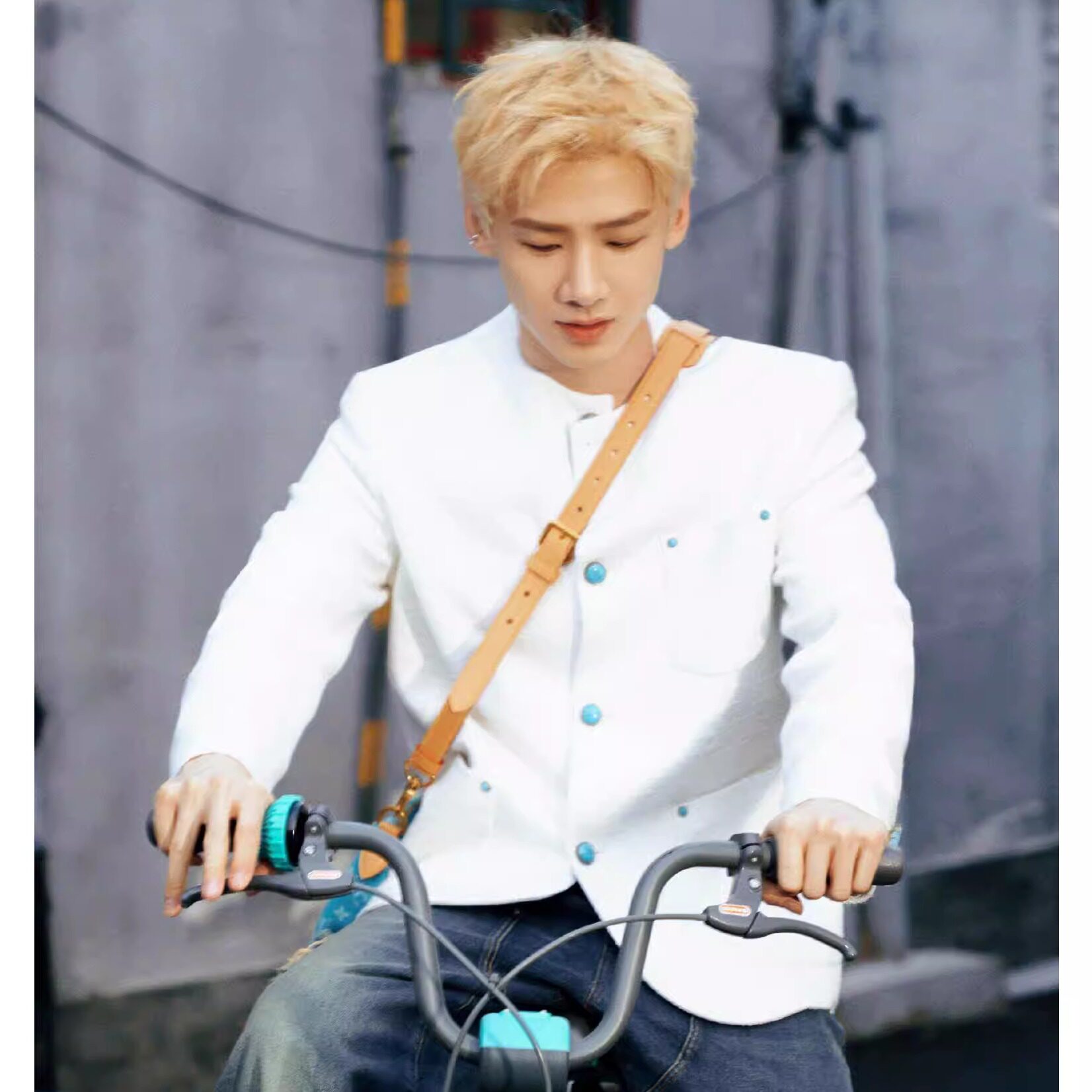 欧洲白敬亭明星同款白色绿松石廓形春秋小香风夹克无领百搭高级感