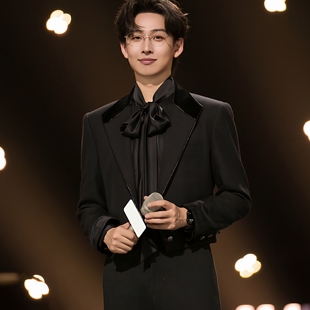 男高级感痞帅休闲款 外套短款 百搭西服主持 黑色西装 齐思钧明星同款