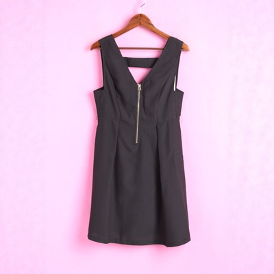 【徐07】秋系列121QSYR050女春夏V领黑色修身百搭休闲连衣裙