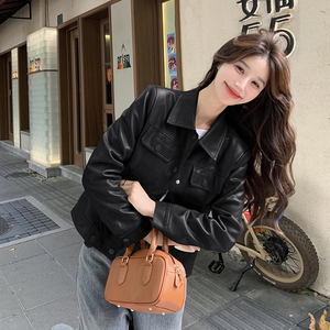 美拉德咖色短款皮衣外套女春秋新款超火好看高级感炸街机车服夹克,黑色短小上衣怎么搭配下装图片
