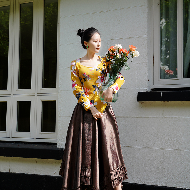 此岸歌声早秋原创旧黄底花朵