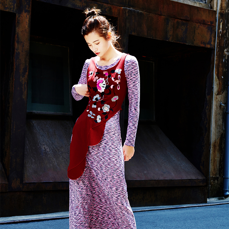 此岸歌声*原创设计店-枣红色气质绣花小背心 薄伽丘（即将下架）