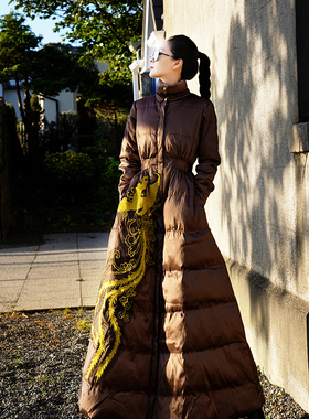 此岸歌声*原创设计店-金属色凤凰绣裙式羽绒服 世间小睡（七折）