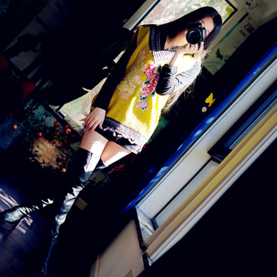 此岸歌声*原创设计店-黄色褴褛毛线绣花绣龙背心(42件)