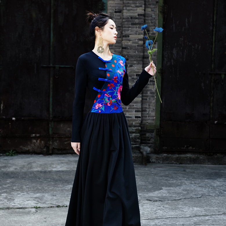 此岸歌声*原创-黑蓝拼色松桃绣连衣裙  寂寞星球（售完即止）