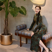 十轮霜影 绿调雕花丝绒长旗袍 此岸歌声 原创设计店