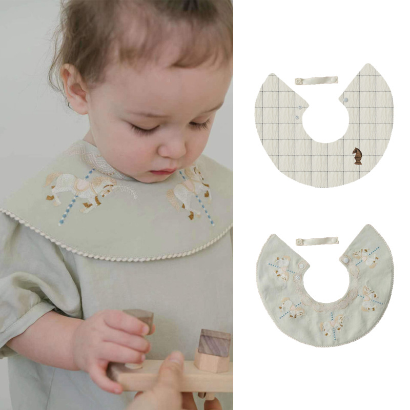 2025欧美夏季款婴幼童薄荷色冰激凌木马刺绣口水巾新生儿围嘴围兜