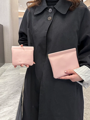 Получить багажную руку с автоматической закрытой маленькой квадратной сумкой