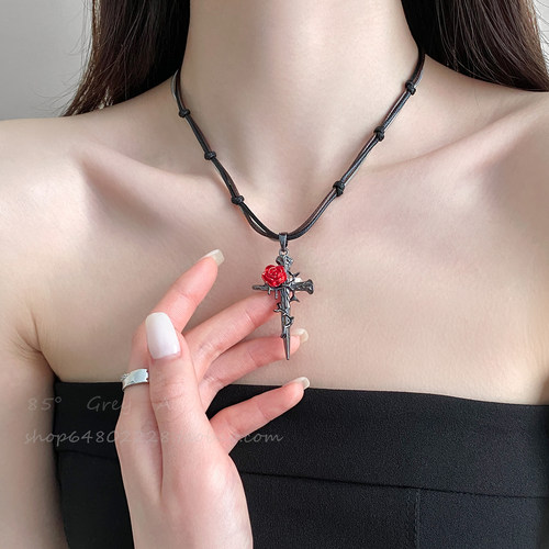 黑色荆棘玫瑰十字架项链女