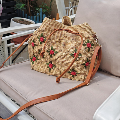 新款草编包拉菲草手工编织包